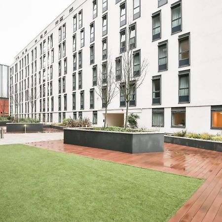 Sterling Court In Wembley Londen Buitenkant foto