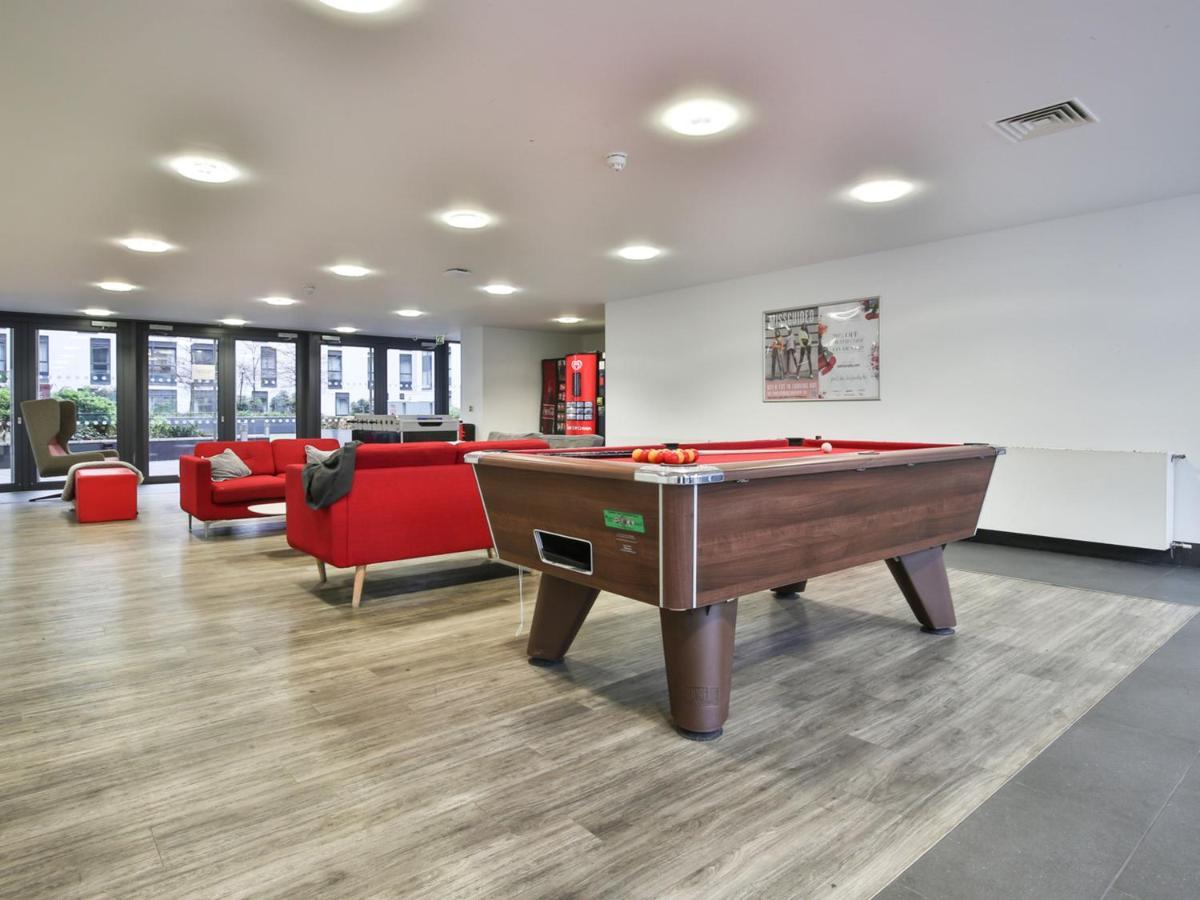 Sterling Court In Wembley Londen Buitenkant foto
