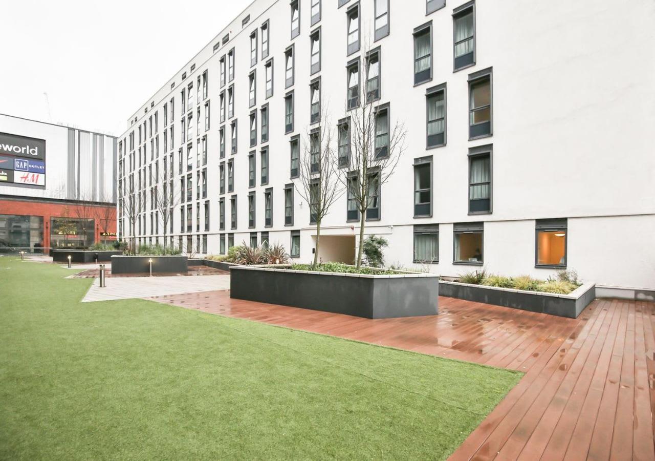 Sterling Court In Wembley Londen Buitenkant foto