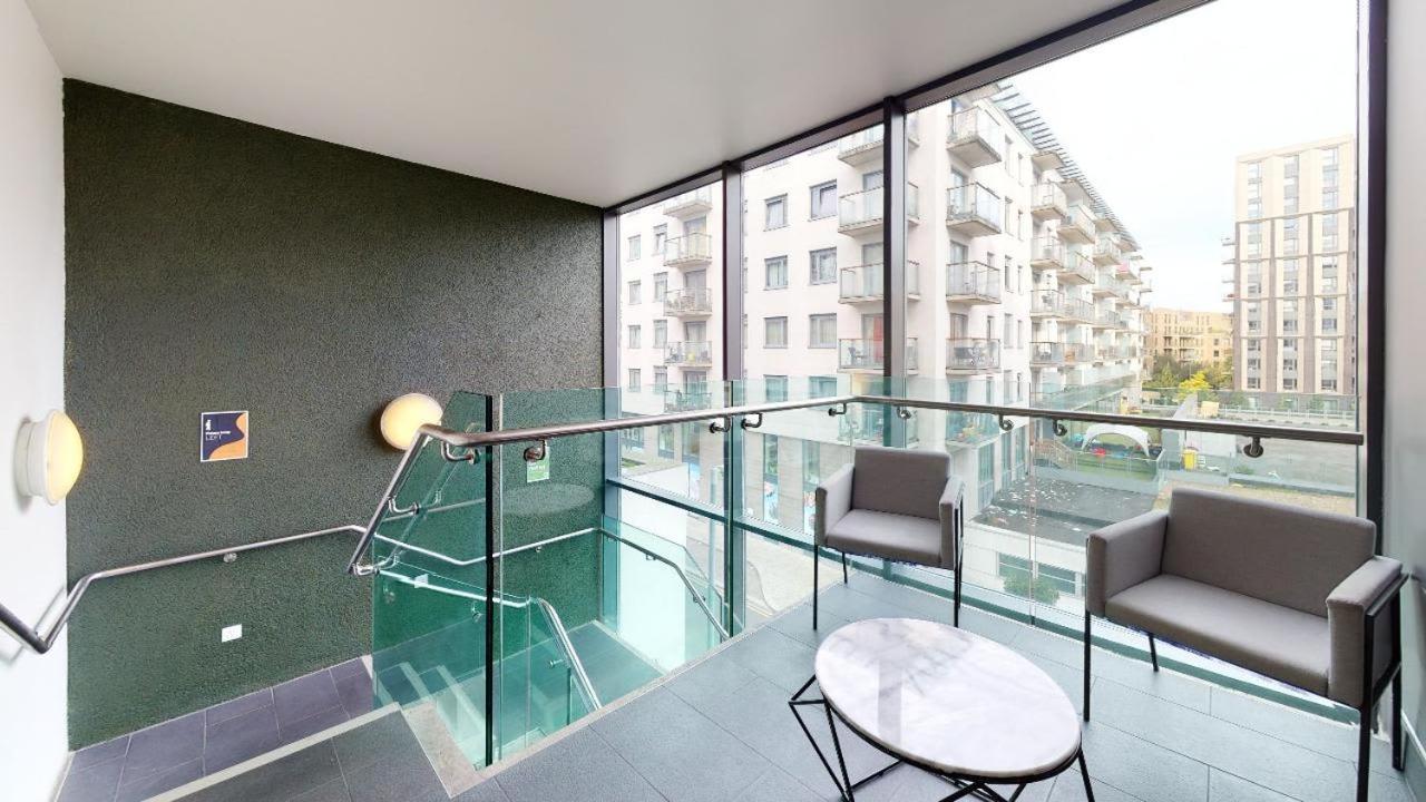 Sterling Court In Wembley Londen Buitenkant foto