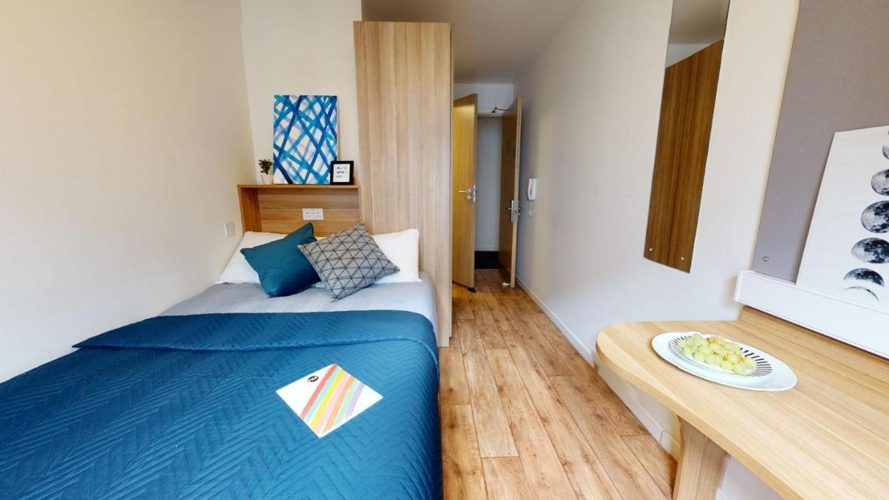 Sterling Court In Wembley Londen Buitenkant foto